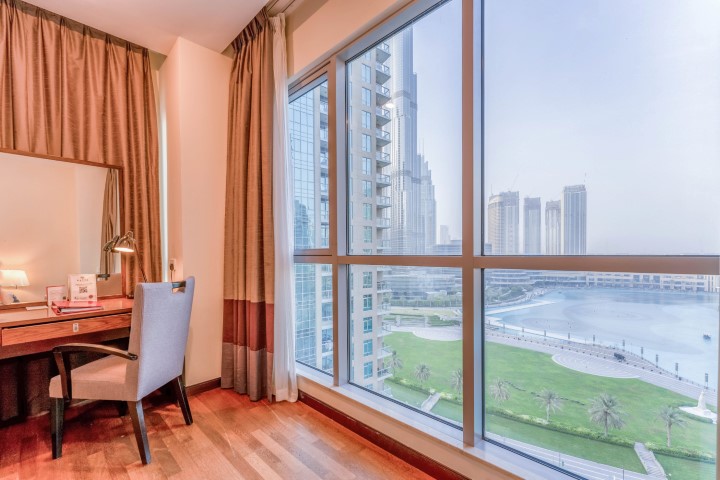 Premium Studio Burj Khalifa and Fountain View-slider-12